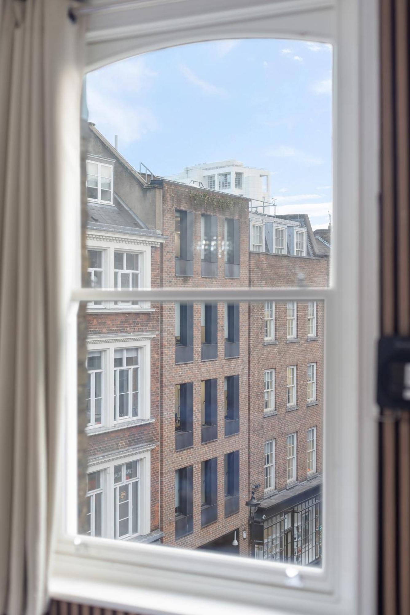 Lively Soho In The Heart Of Londons Nightlife No Lift Gsg Apartment London