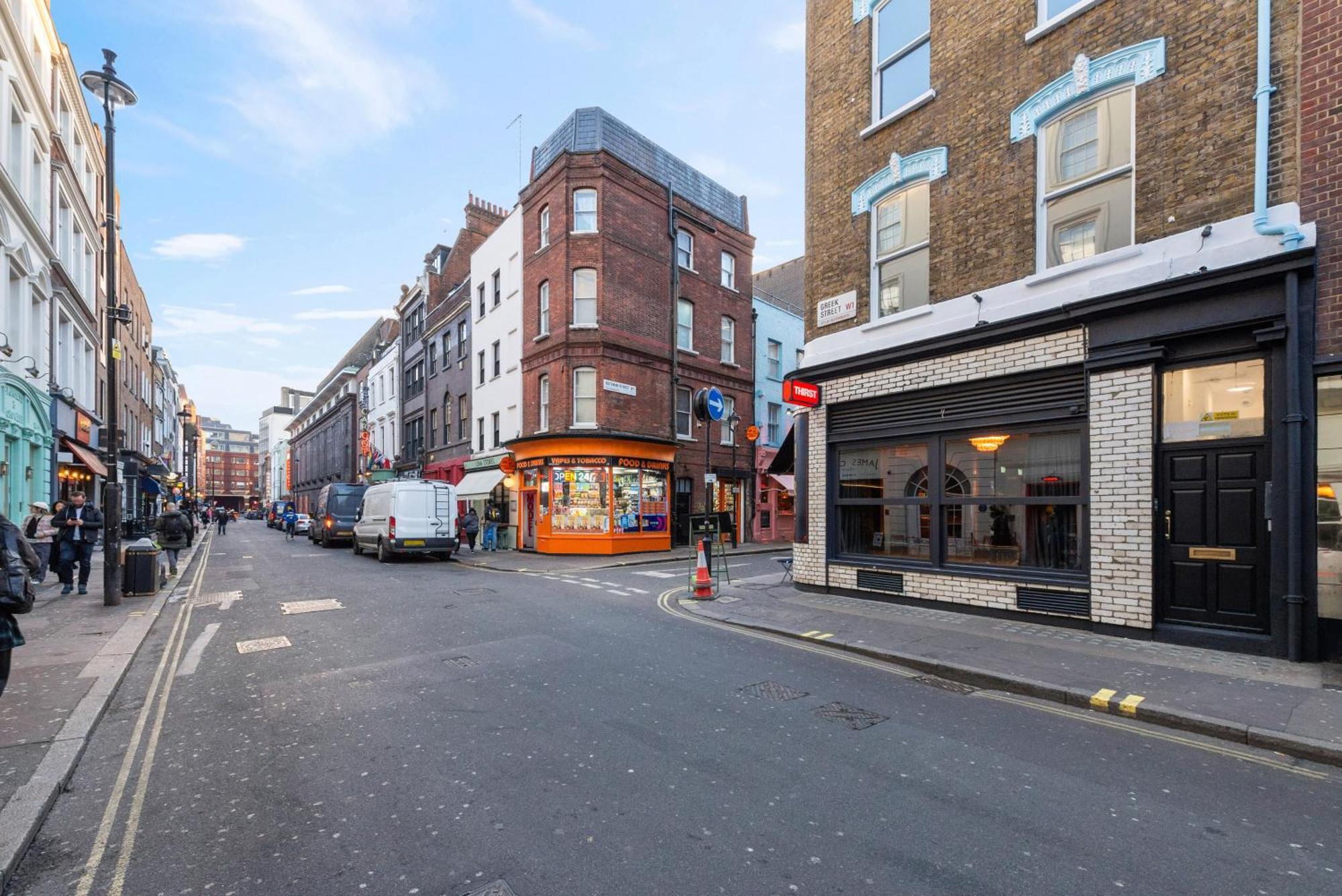 Lively Soho In The Heart Of Londons Nightlife No Lift Gsg Apartment