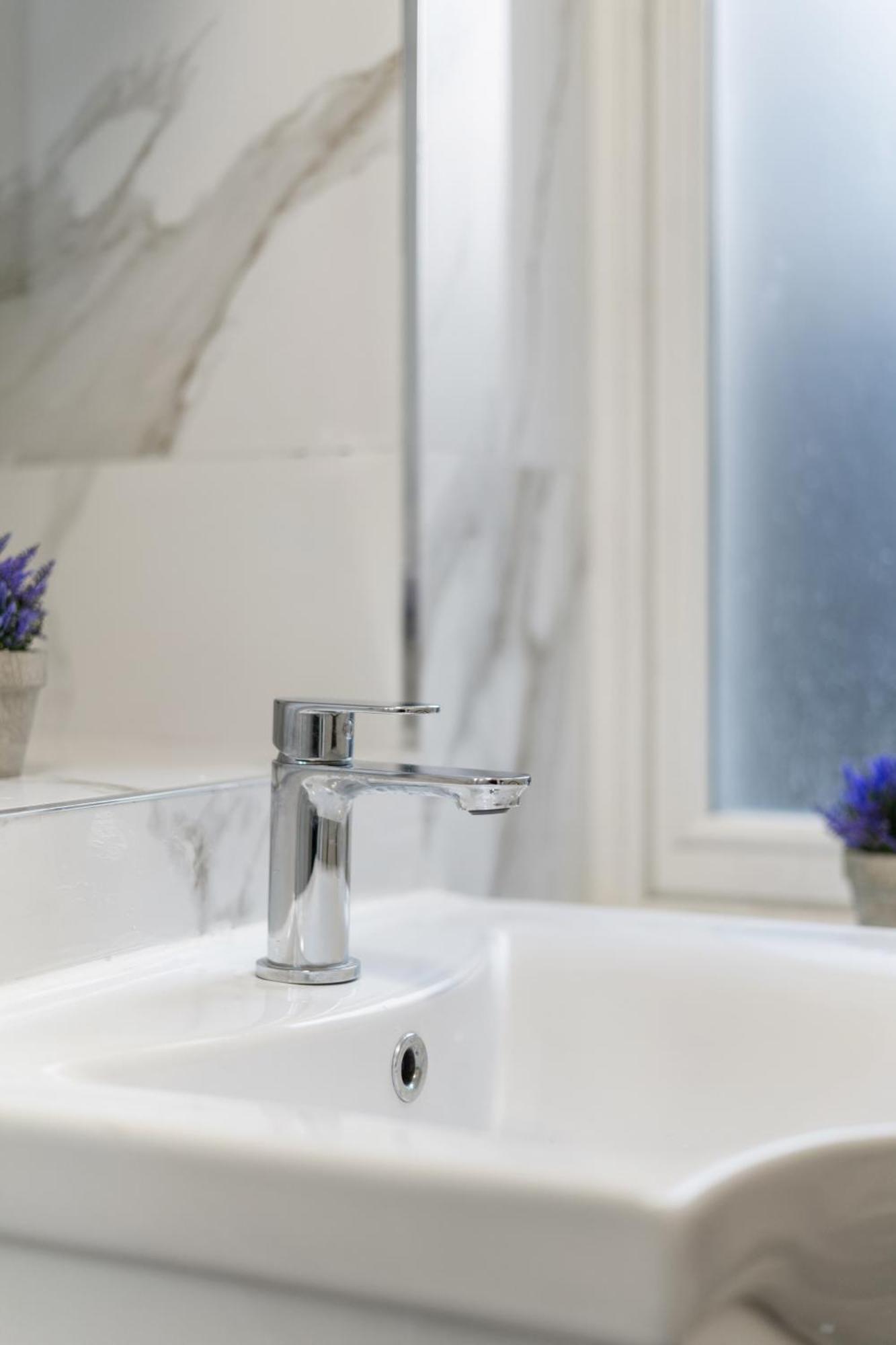 Lively Soho In The Heart Of Londons Nightlife No Lift Gsg Apartment *