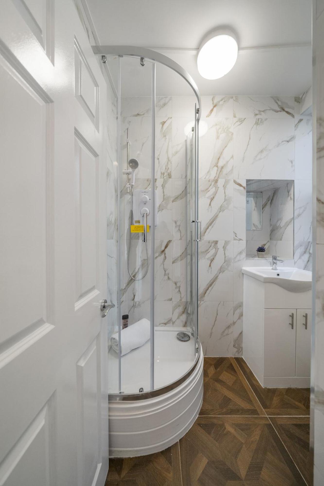 Lively Soho In The Heart Of Londons Nightlife No Lift Gsg Apartment